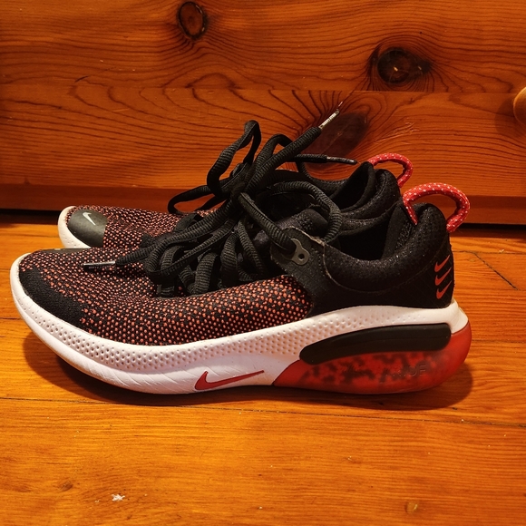 EUC: Nike Women's Joyride Flyknit Running - Blk/Red 8.5 - Picture 3 of 6